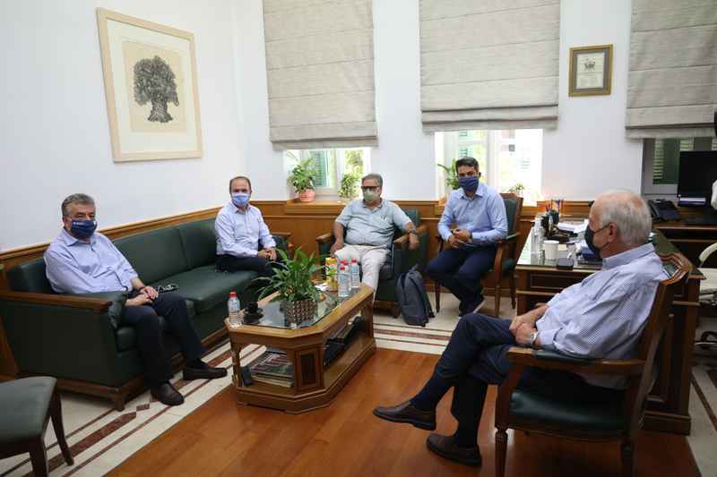 Σύσκεψης εργασίας του Περιφερειάρχη Κρήτης με τους Δήμαρχους των πρωτευουσών των Π.Ε. της Κρήτης (vids)
