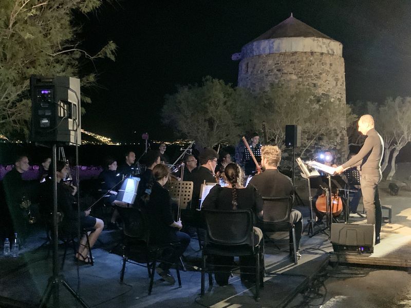 Στις Αλυκές Ελούντας η αυλαία των παραστάσεων της λαϊκής όπερας «Καπετάν Μιχάλης» (pics)