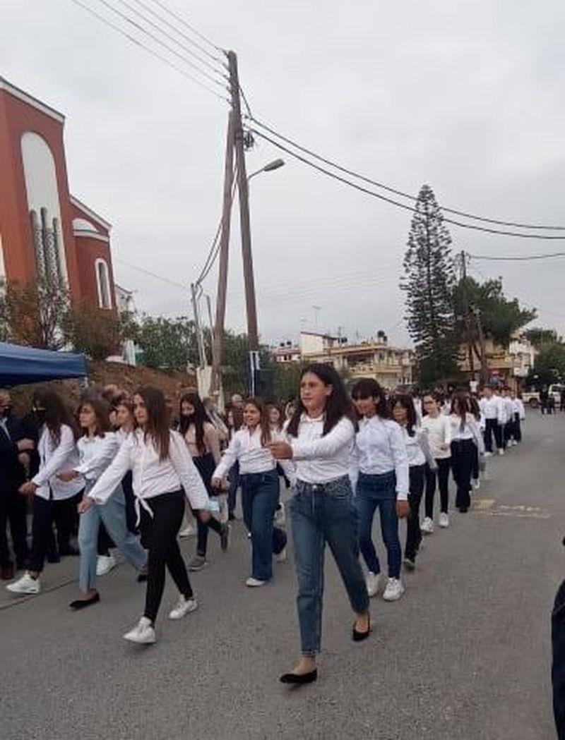 Το πληγωμένο από το σεισμό Αρκαλοχώρι γιόρτασε την 28η Οκτωβρίου (pics)