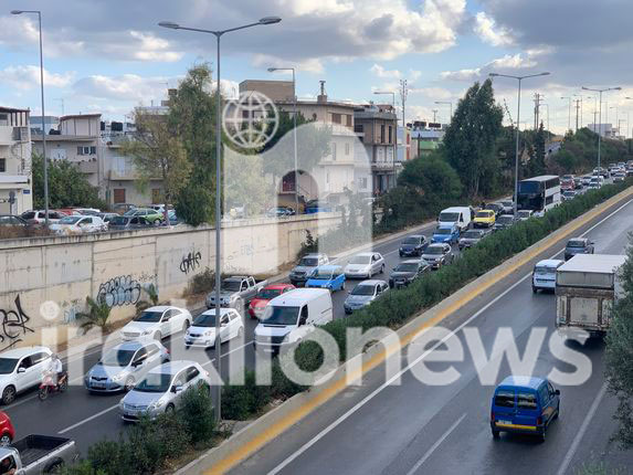 Ουρές χιλιομέτρων στην Εθνική μετά από τροχαίο (pics)