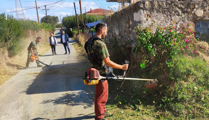 Εργασίες πρασίνου και αποψιλώσεις στον Κολλυβά Γαζίου (pics)