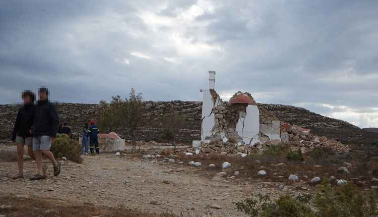 Ο Eγκέλαδος χτύπησε το εκκλησάκι του Αγίου Νικολάου στο Ξερόκαμπο (pics+vid)