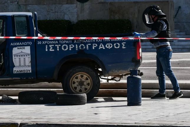 Εφτασε με αγροτικό στο μνημείο του Άγνωστου Στρατιώτη -Απειλούσε να ανατιναχθεί