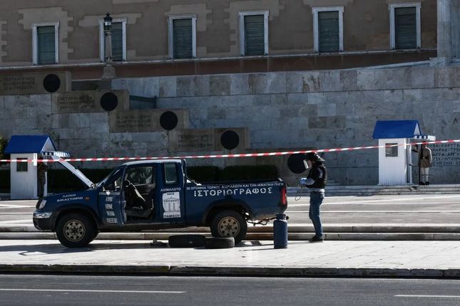 Εφτασε με αγροτικό στο μνημείο του Άγνωστου Στρατιώτη -Απειλούσε να ανατιναχθεί