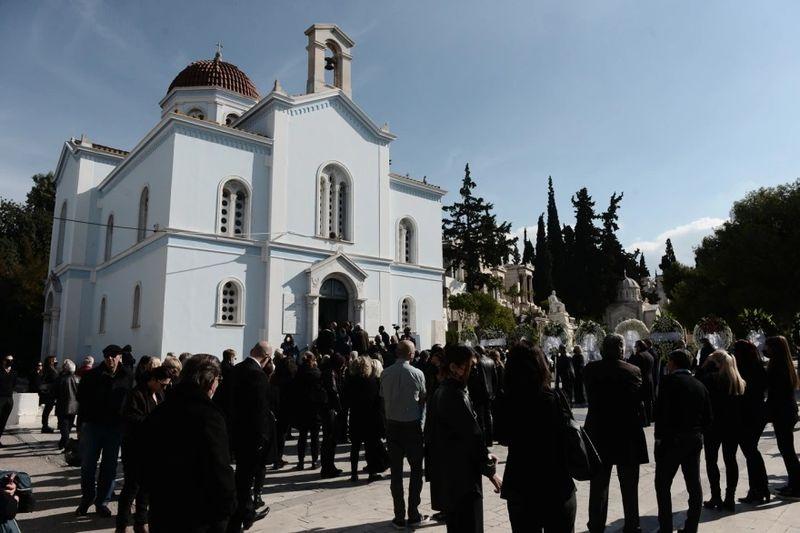 Συγγενείς και φίλοι αποχαιρέτησαν τον Χρήστο Κυριαζή (pics+vids)