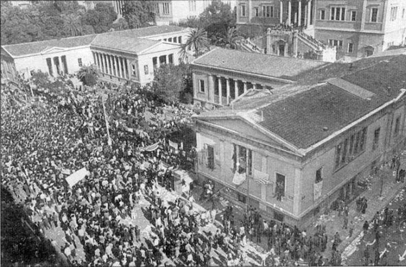 Τι συνέβη 15 Νοεμβρίου 1973 στο Πολυτεχνείο, δύο μέρες πριν την εισβολή του τανκ;