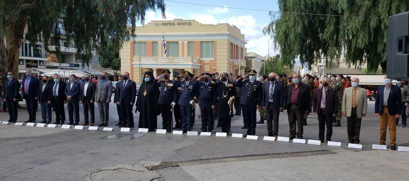 Με επιμνημόσυνη δέηση και κατάθεση στεφάνων τιμήθηκε στο Ηράκλειο η Hμέρα των Ενόπλων Δυνάμεων (pics)