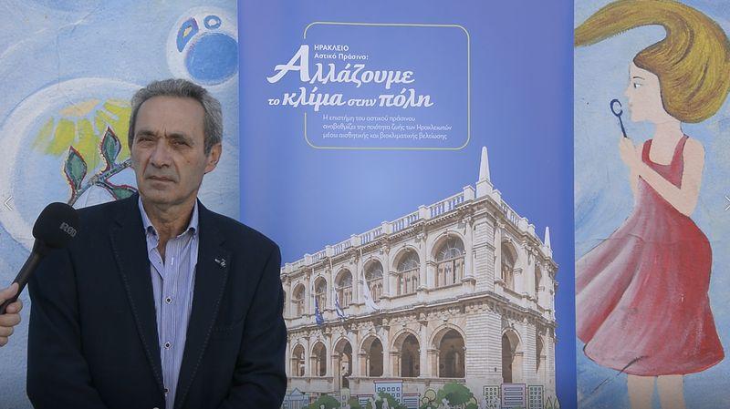 Πρασινίζοντας την αυλή του 19ου Δημοτικού Σχολείου στο Ηράκλειο (pics)