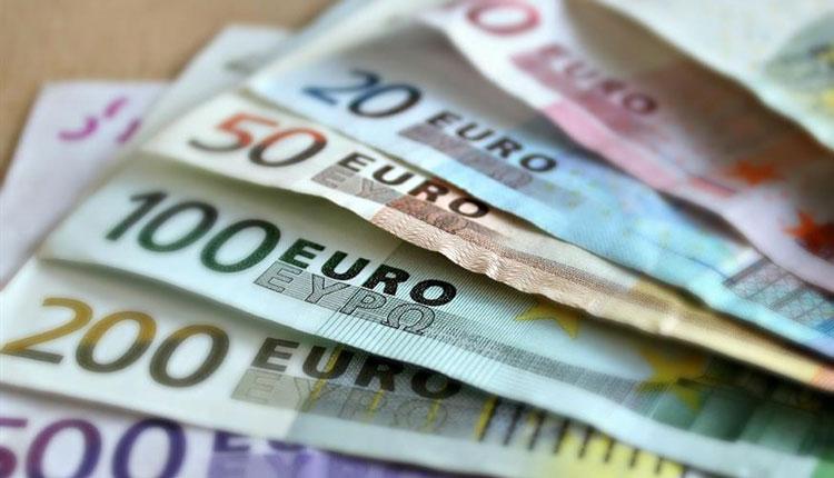 «Φούσκωσαν» οι καταθέσεις των νοικοκυριών κατά 1,1 δισ. ευρώ – Υποχώρησαν των επιχειρήσεων λόγω δώρου Πάσχα