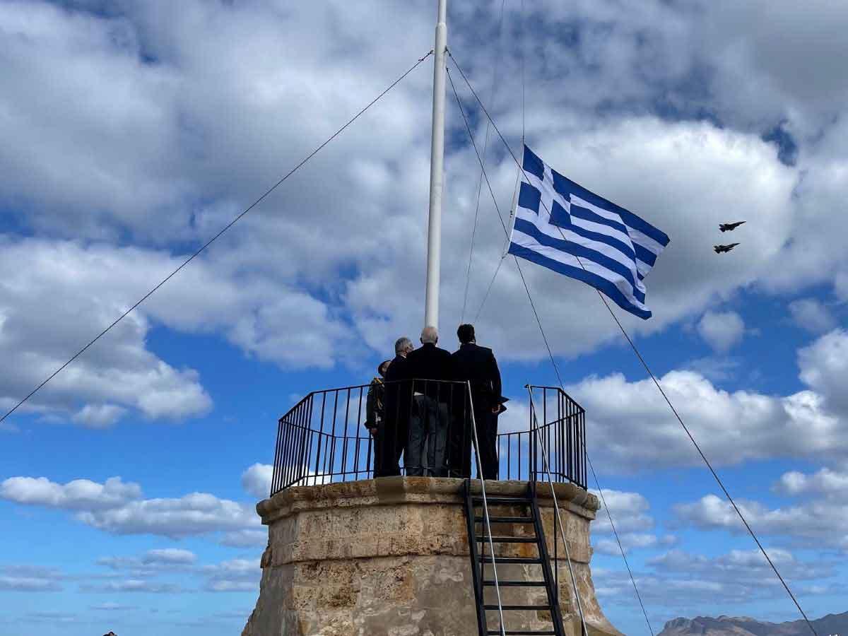 Με λαμπρότητα  γιορτάστηκαν τα 108 χρόνια από την Ένωση της Κρήτης με την Ελλάδα