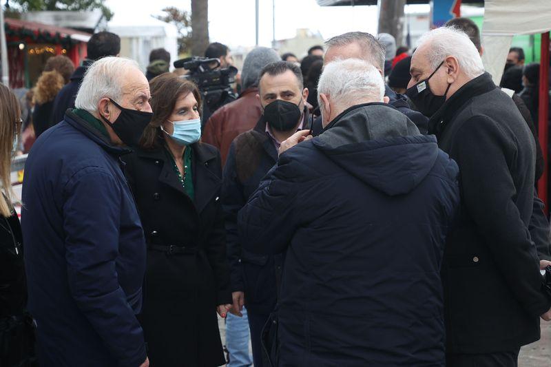 Αθρόα η συμμετοχή των Ηρακλειωτών στους εμβολιασμούς στην πλατεία Ελευθερίας (pics)