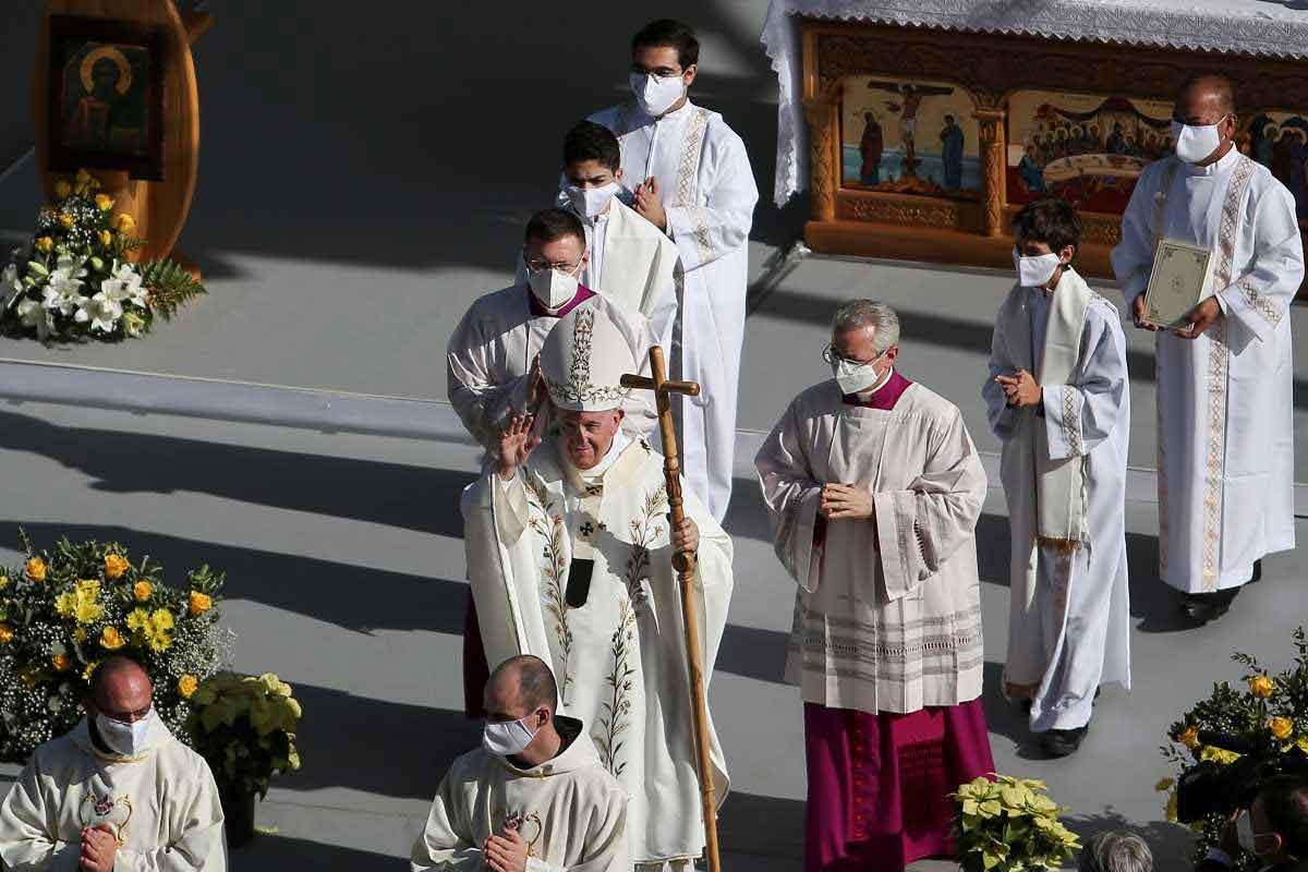 Συνέλαβαν άτομο με μαχαίρι πριν τη λειτουργία του Πάπα στο ΓΣΠ στην Κύπρο