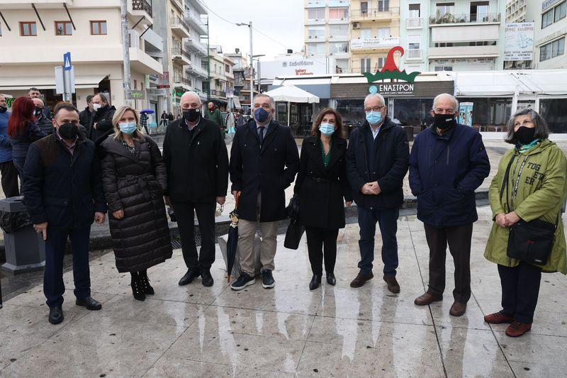 Αθρόα η συμμετοχή των Ηρακλειωτών στους εμβολιασμούς στην πλατεία Ελευθερίας (pics)