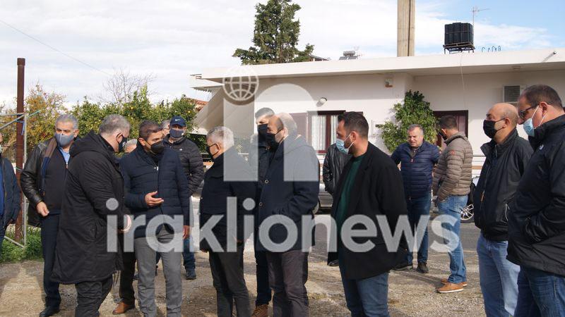 Στις εργασίες ανέγερσης του κλειστού γυμναστηρίου στο Τυμπάκι ο Λ. Αυγενάκης (pics+vids)