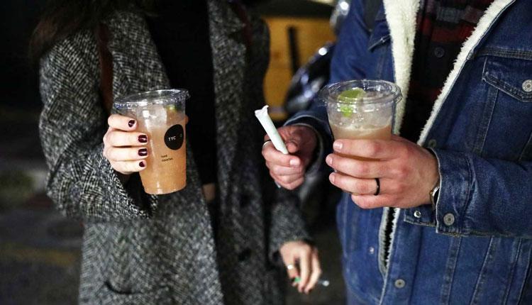 Ακριβαίνει ο καφές σε πλαστικό ποτήρι από την Πρωτοχρονιά (vid)