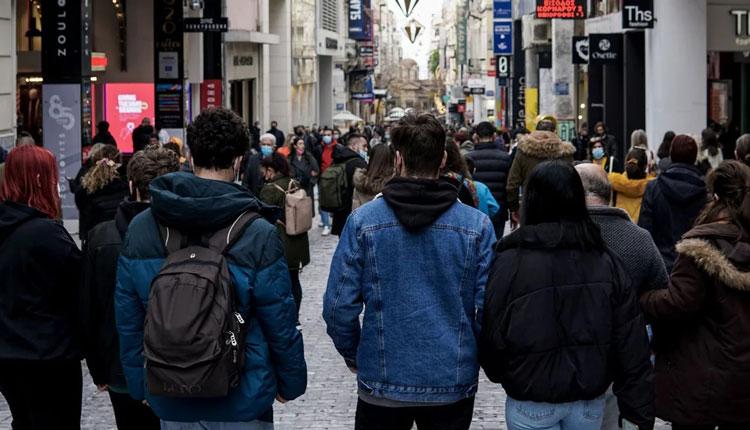Η ελληνική οικονομία δείχνει την πόρτα της εξόδου στους νέους