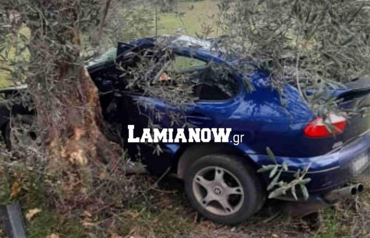 Έχασε τον έλεγχο και καρφώθηκε σε μια ελιά - Νεκρός ο οδηγός του