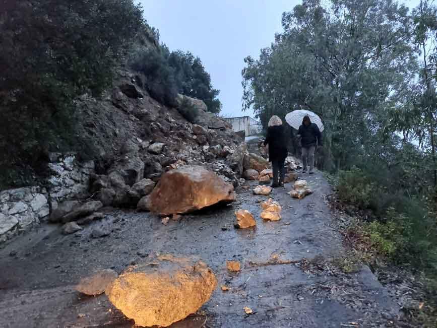 Καιρός: Ξεχείλισαν ποταμοί και χείμαρροι, παρασύρθηκαν γέφυρες – Προληπτικές εκκενώσεις