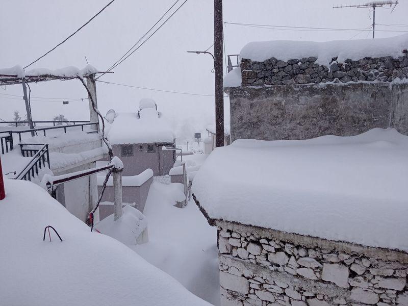 Ξεπέρασε το μισό μέτρο το χιόνι στο Λασίθι (pics+vid)