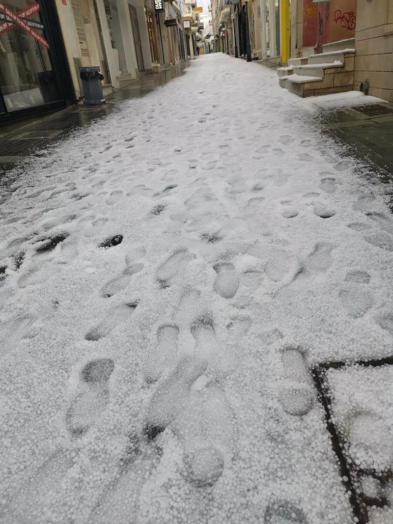 Στα λευκά «ντύθηκε» το Ηράκλειο (pics+vid)