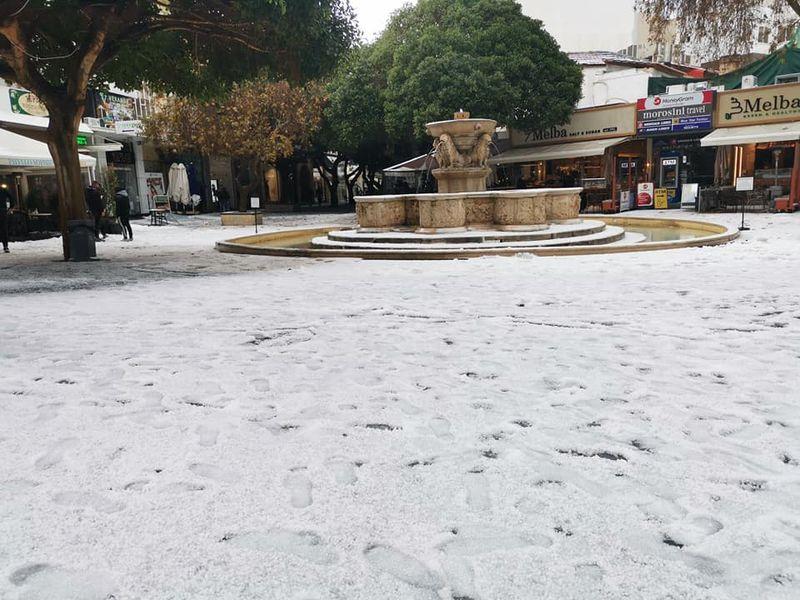 Στα λευκά «ντύθηκε» το Ηράκλειο (pics+vid)