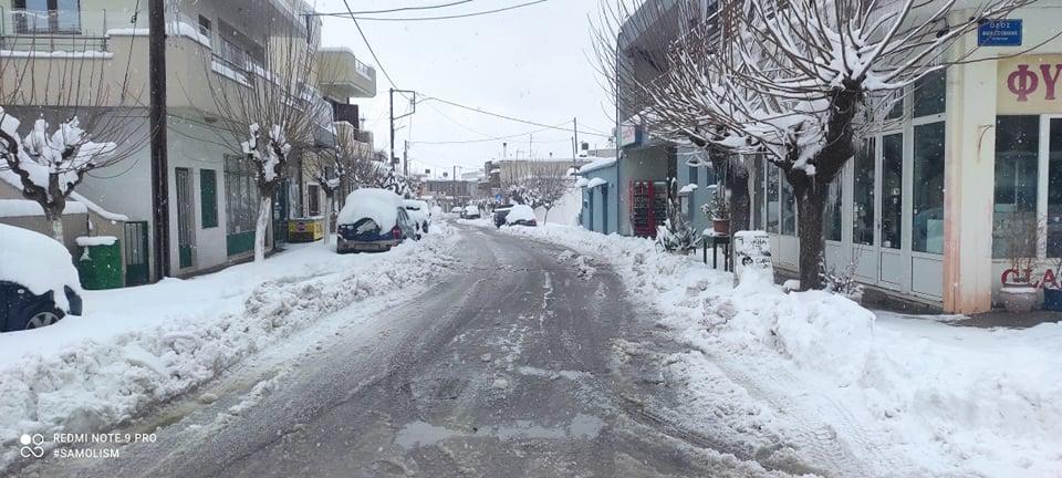 Υποχωρεί η κακοκαιρία, αφήνοντας 60 εκατοστά χιόνι στα Ανώγεια (pics)