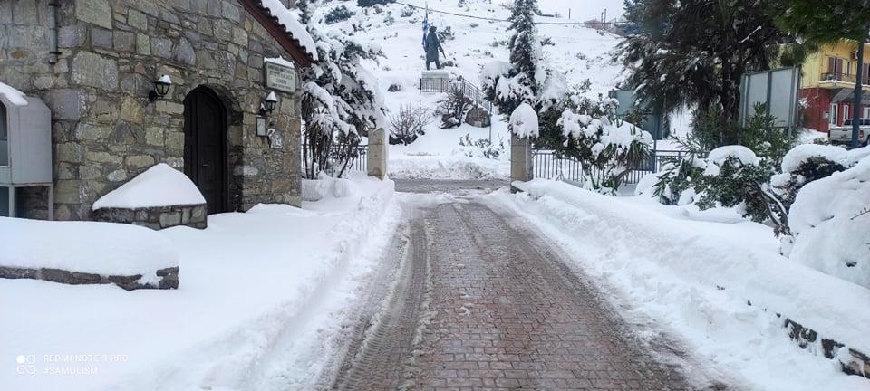 Υποχωρεί η κακοκαιρία, αφήνοντας 60 εκατοστά χιόνι στα Ανώγεια (pics)