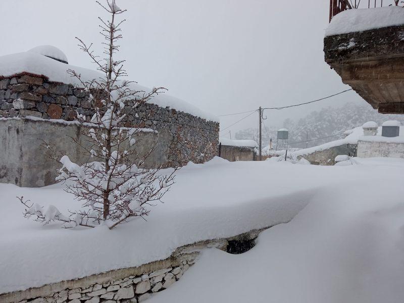 Ξεπέρασε το μισό μέτρο το χιόνι στο Λασίθι (pics+vid)