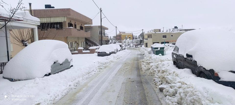 Υποχωρεί η κακοκαιρία, αφήνοντας 60 εκατοστά χιόνι στα Ανώγεια (pics)