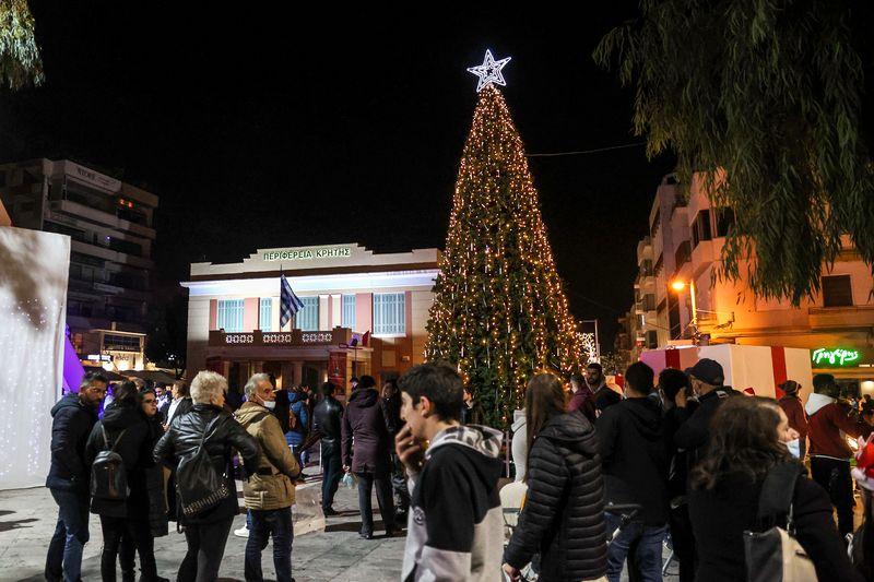 Με πυροτεχνήματα υποδέχτηκε το Ηράκλειο το 2022 (pics)