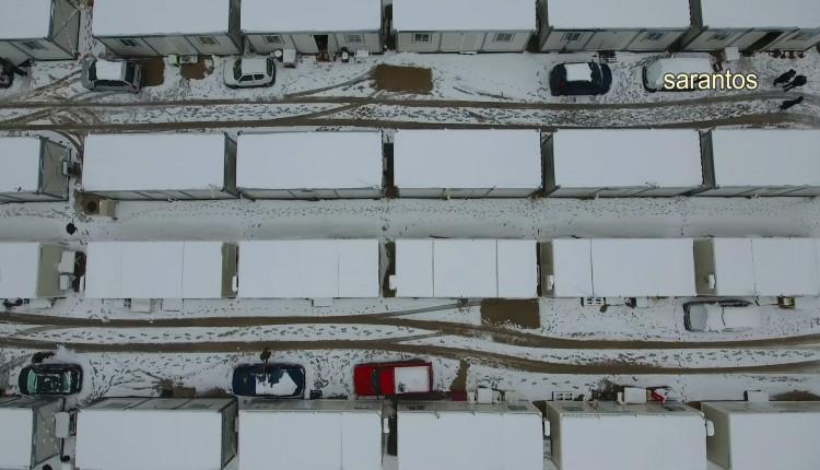 Αρκαλοχώρι: Οι οικίσκοι σκεπασμένοι από πυκνό χιόνι - Εικόνες από drone (vid)