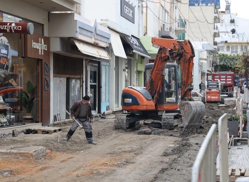 Συνεχίζονται οι εργασίες σε Έβανς και 1821 (pics)