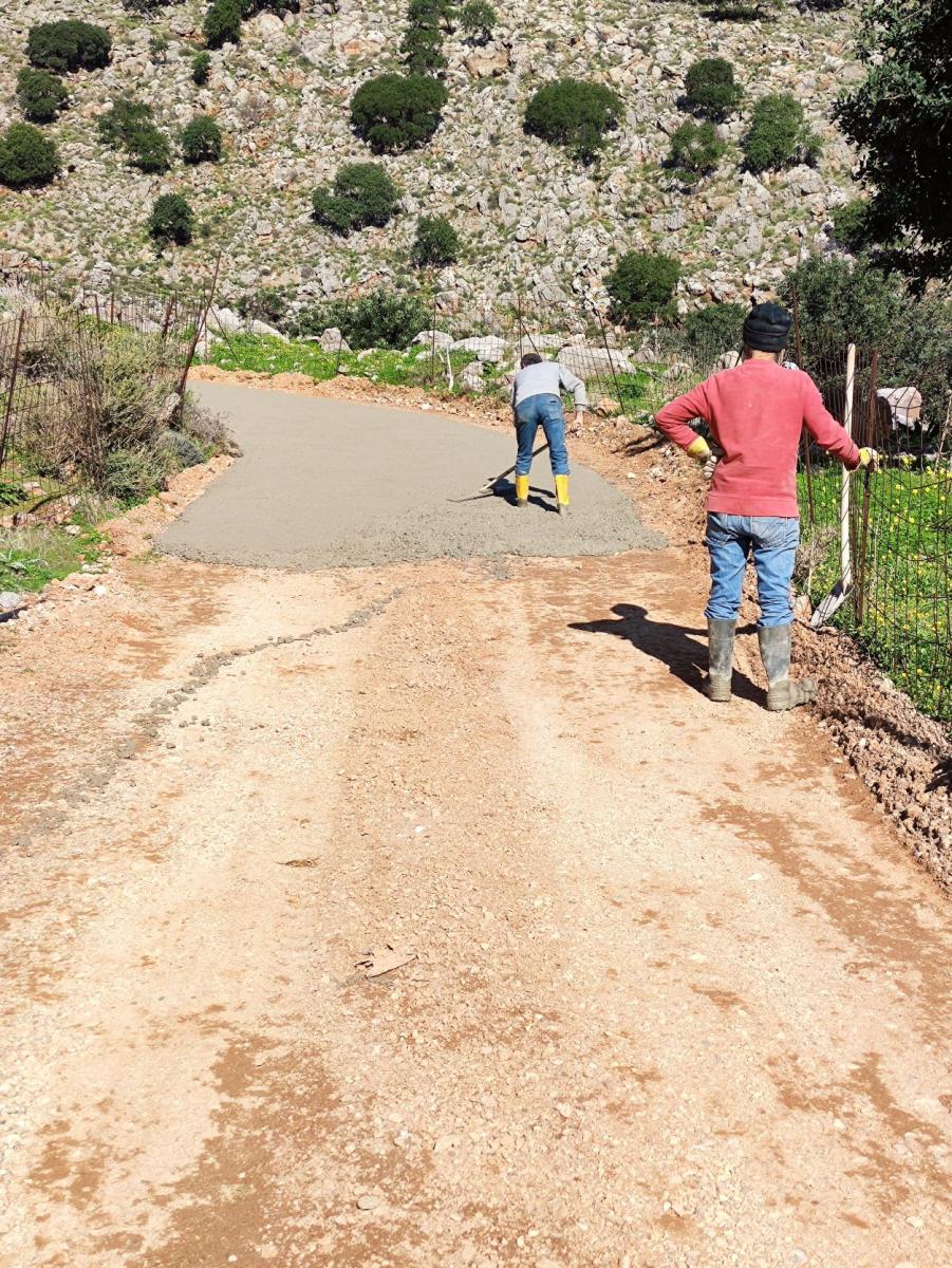 Την βατότητα προς τις δεξαμενές της αποκαθιστά η ΔΕΥΑ Μαλεβιζίου (pics)