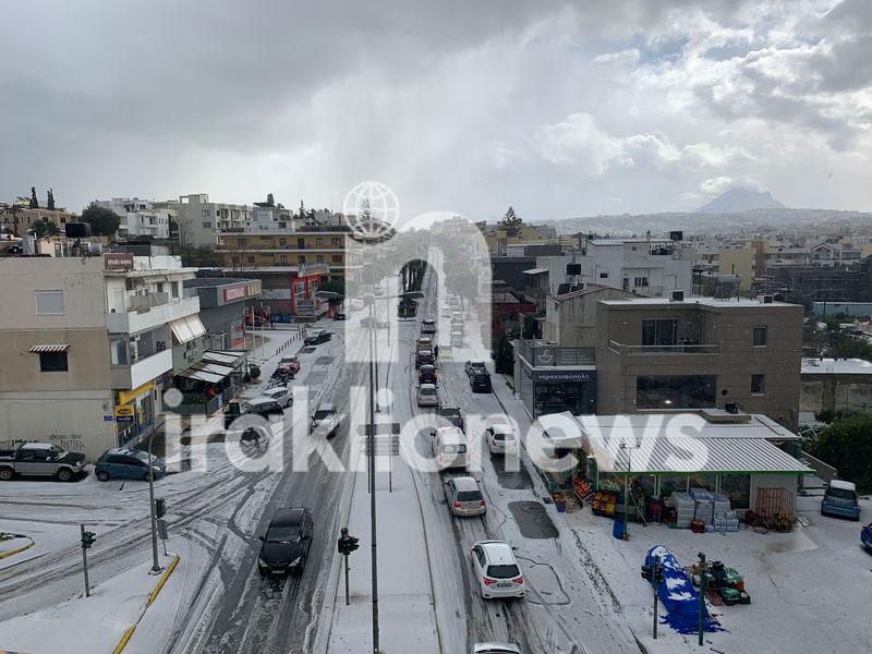 Στα λευκά «ντύθηκε» το Ηράκλειο (pics+vid)