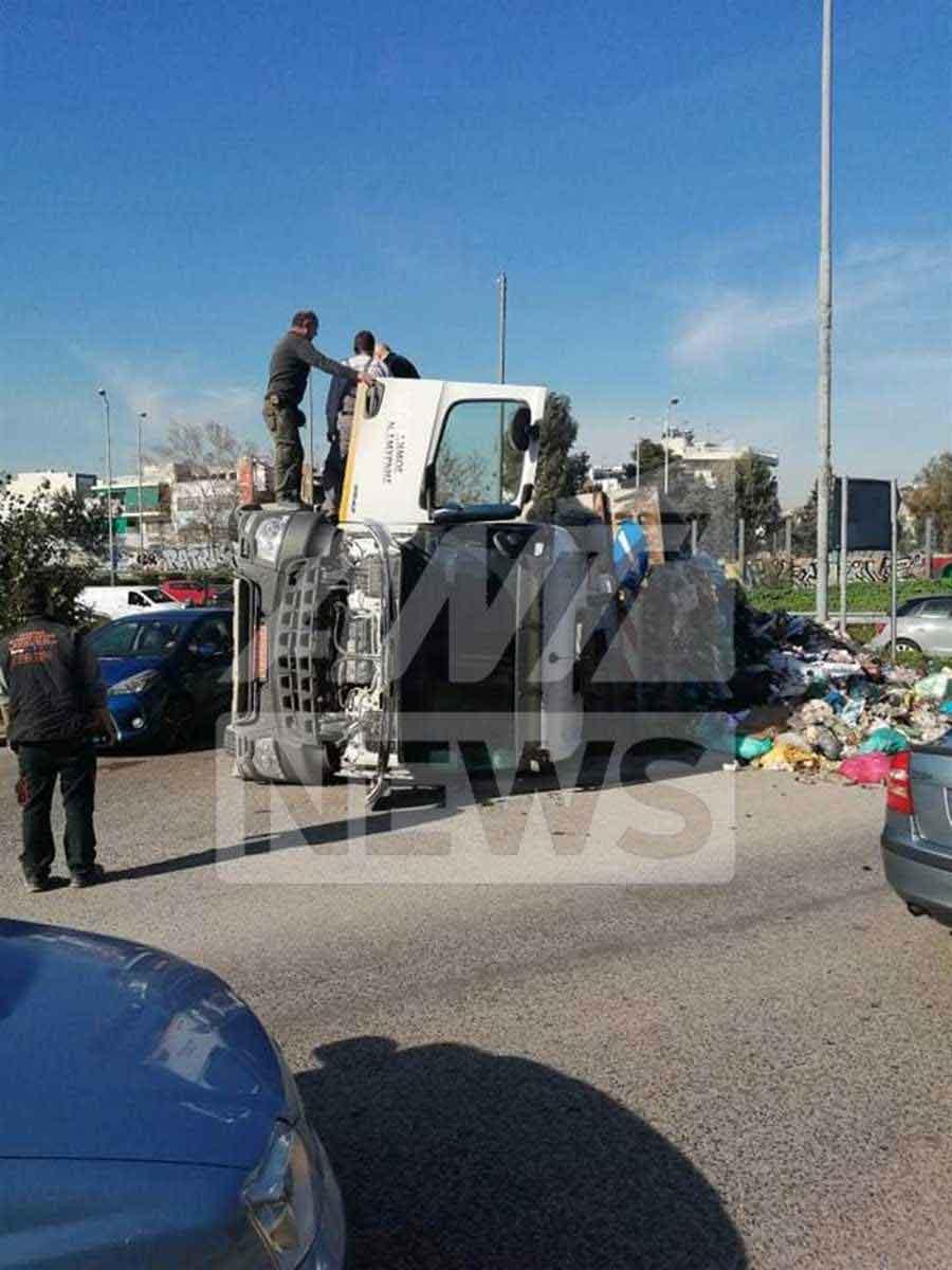 Ανατροπή φορτηγού στην Εθνική Οδό