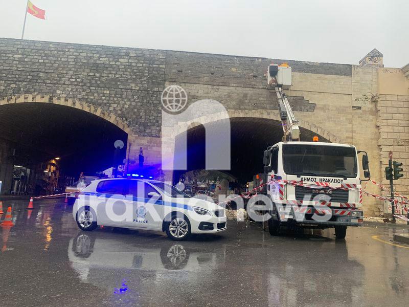 Κλειστός ο δρόμος στην Καινούρια Πόρτα - Συνεργεία του Δήμου στο σημείο (pics)