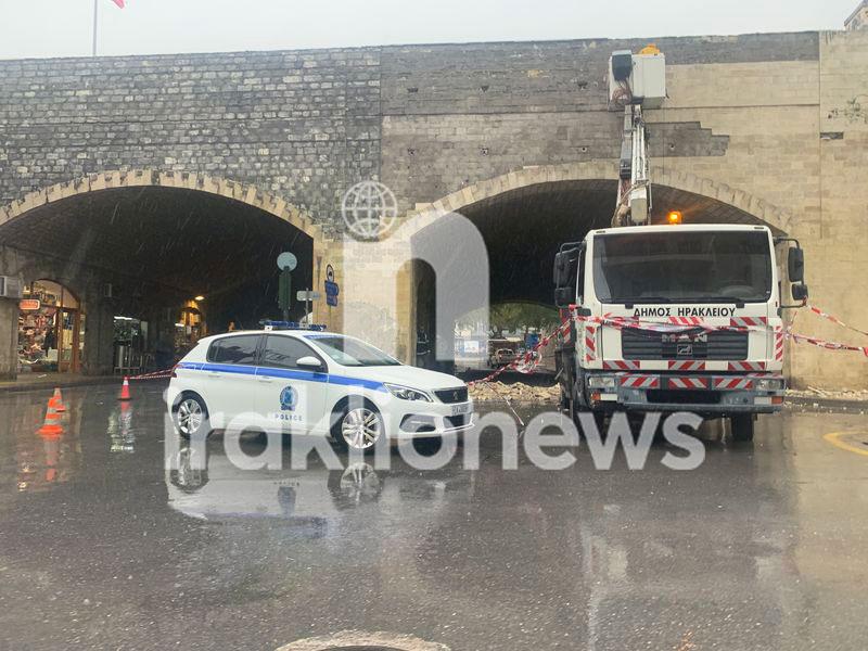 Κλειστός ο δρόμος στην Καινούρια Πόρτα - Συνεργεία του Δήμου στο σημείο (pics)