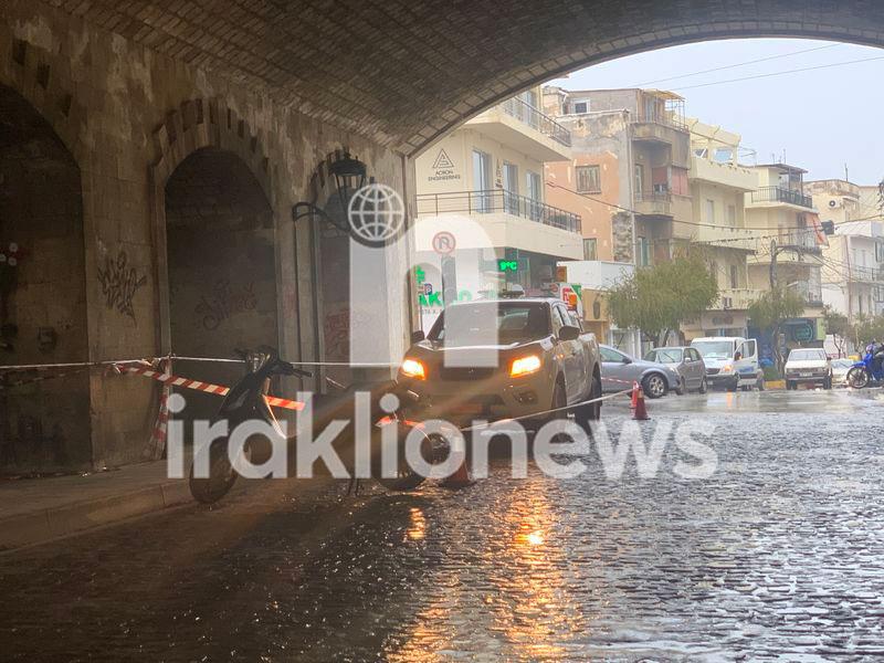 Κλειστός ο δρόμος στην Καινούρια Πόρτα - Συνεργεία του Δήμου στο σημείο (pics)