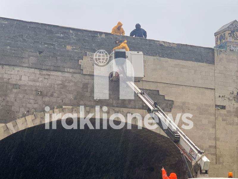Κλειστός ο δρόμος στην Καινούρια Πόρτα - Συνεργεία του Δήμου στο σημείο (pics)
