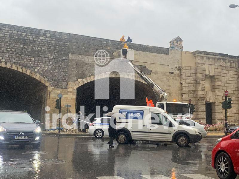 Κλειστός ο δρόμος στην Καινούρια Πόρτα - Συνεργεία του Δήμου στο σημείο (pics)