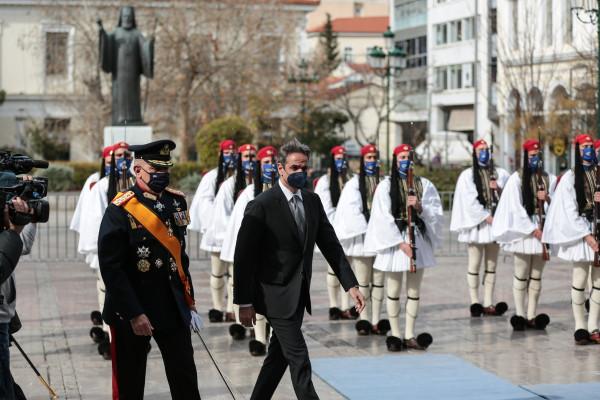 Το τελευταίο αντίο στον Χρ. Σαρτζετάκη - Καλυμμένο με ελληνική σημαία το φέρετρο (pics)