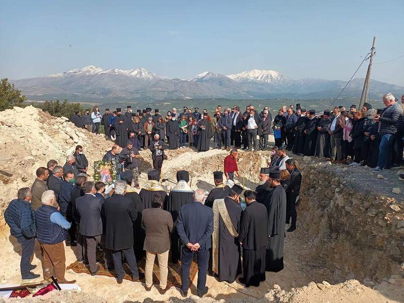 Τοποθετήθηκε ο θεμέλιος λίθος στο Εκκλησάκι του Προφήτη Ηλία (pics)