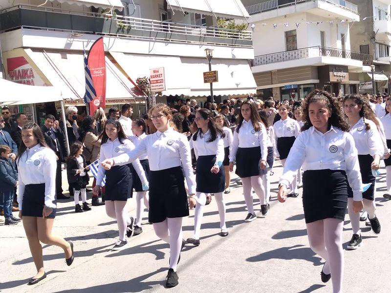 Με τη μαθητική παρέλαση ολοκληρώθηκε ο εορτασμός στο Τυμπάκι (pics)