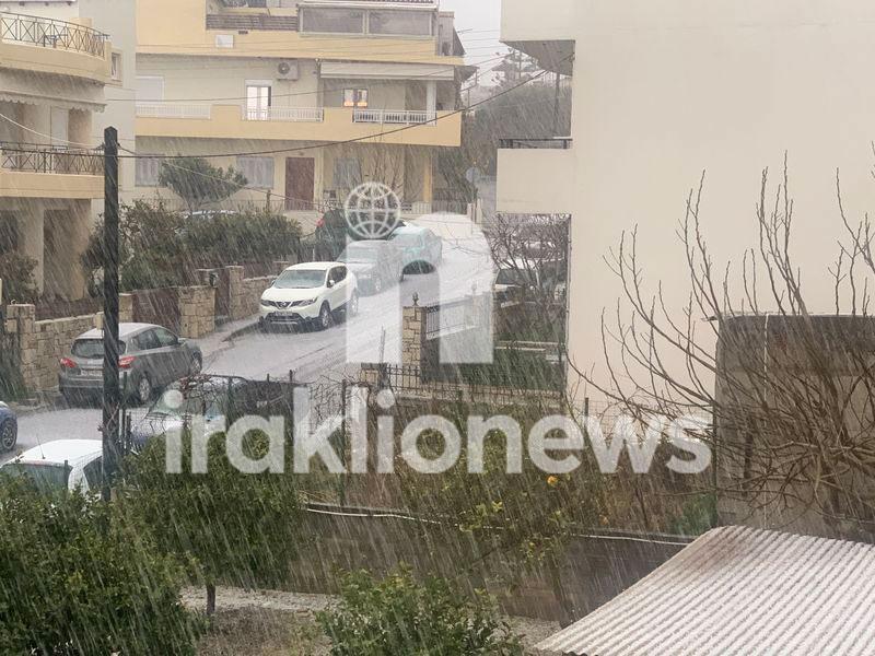 Στα λευκά μέσα σε λίγα λεπτά το Ηράκλειο (pics)