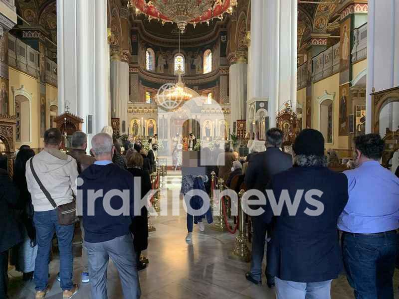 Πλήθος Ηρακλειωτών στην κηδεία του Κώστα Γραμματικάκη (pics)