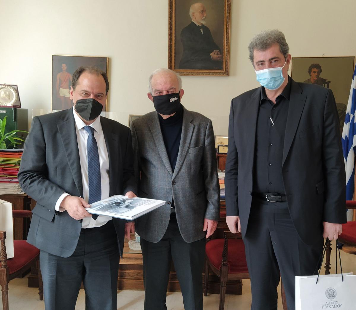 Συνάντηση Δημάρχου Ηρακλείου Βασίλη Λαμπρινού με Χρήστο Σπίρτζη και Παύλο Πολάκη 3 Συνάντηση Δημάρχου Ηρακλείου Βασίλη Λαμπρινού με Χρήστο Σπίρτζη και Παύλο Πολάκη