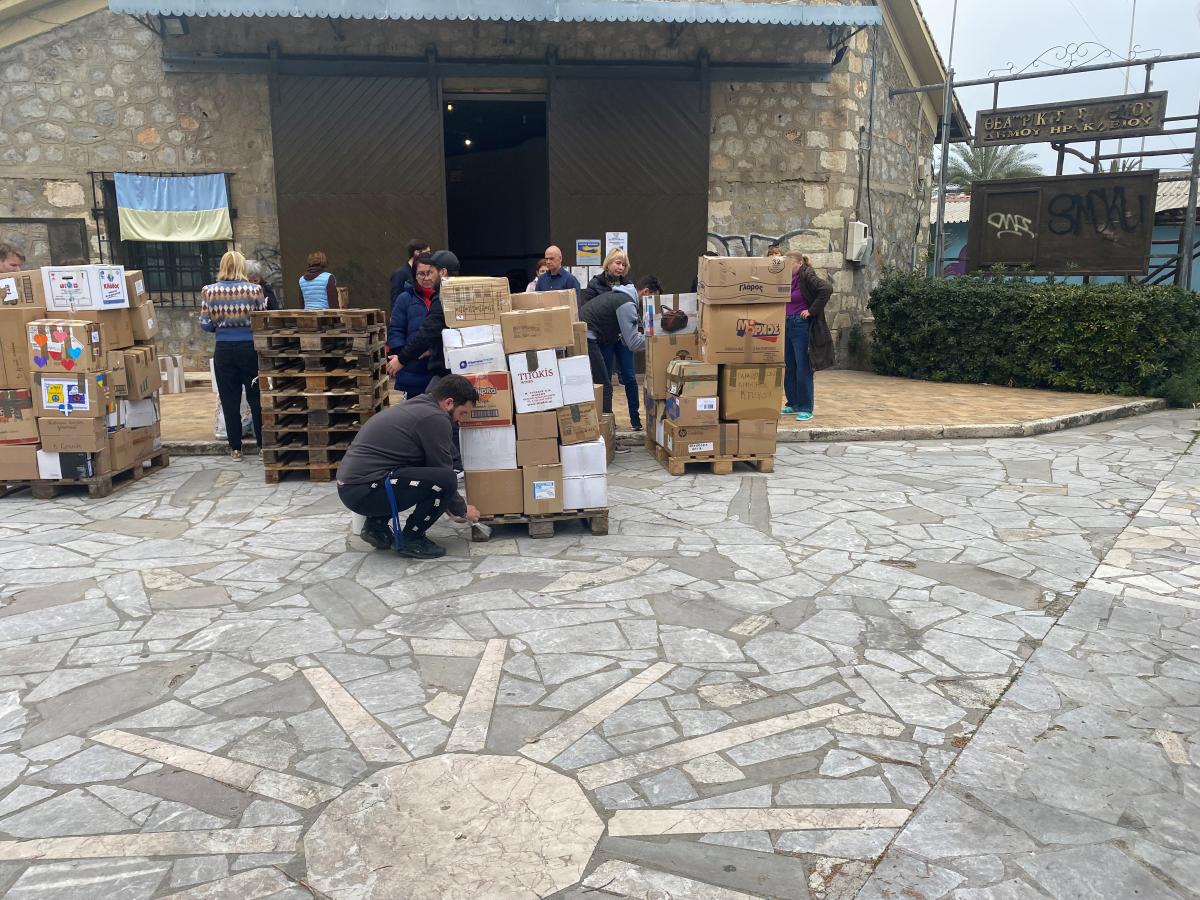 Ένα ακόμη φορτηγό με ανθρωπιστική βοήθεια από τον Δήμο Ηρακλείου προς τον ουκρανικό λαό (pics)