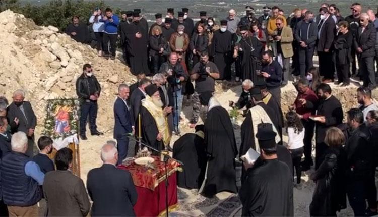 Αρκαλοχώρι: Τοποθετείται ο θεμέλιος λίθος στον Ιερό Ναό του Προφήτη Ηλία (pics)