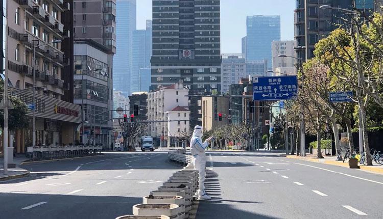 Σανγκάη: Υψώνουν φράχτες σε κτίρια με κρούσματα