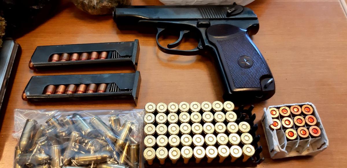 Ηράκλειο: Τρεις συλλήψεις για κοκαΐνη, κάνναβη και όπλα (pics)